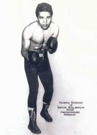 Vicente Saldivar boxer