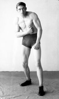 Victor McLaglen boxer