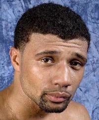 Shamone Alvarez boxer