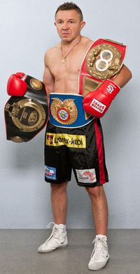Dariusz Snarski boxer