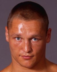 Denis Bakhtov boxer