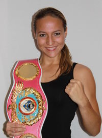 Ramona Kuehne boxer