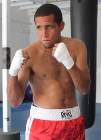 Lester Gonzalez boxer