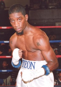 Teon Kennedy boxer