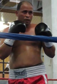 Edgar Perez boxer