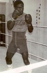 Bruce Curry boxer