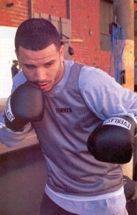 Aaron Torres boxer
