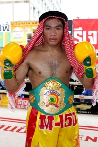 Theerawat Yoohanngoh boxer