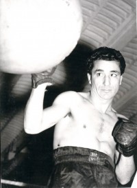 Theo Medina boxer