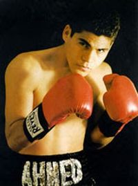 Ahmed Santos boxer