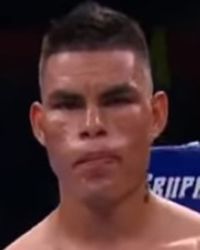 Alfonso Flores boxer